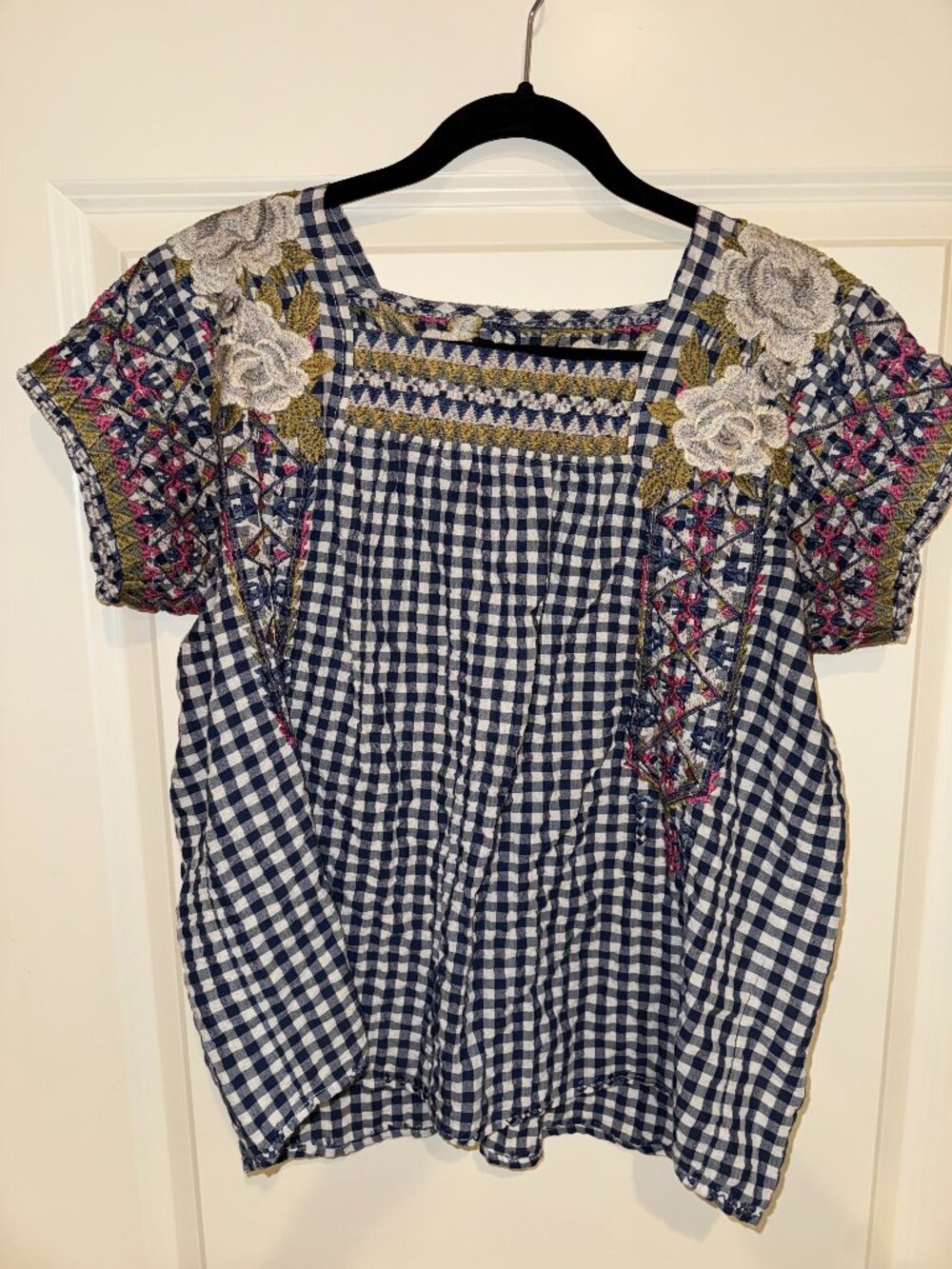 Johnny Was Floral Embroidered Women's Seersucker Short-Sleeved Top in Medium
